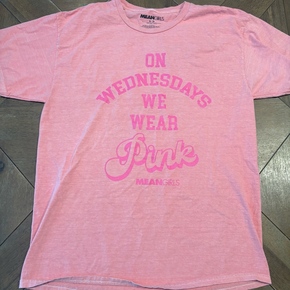 Mean Girls Pink Graphic T-Shirt On Wednesday We Wear Pink Size S/M 100% Cotton - Picture 2 of 5